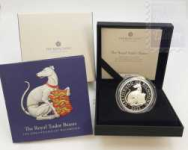 Moneta 2 £ in scatola ufficiale e certificato Royal Mint 2025 - 1 Oncia Argento 999,9 Proof (31,21 g)) - Le Bestie dei Tudor : Il levriero di Richmond